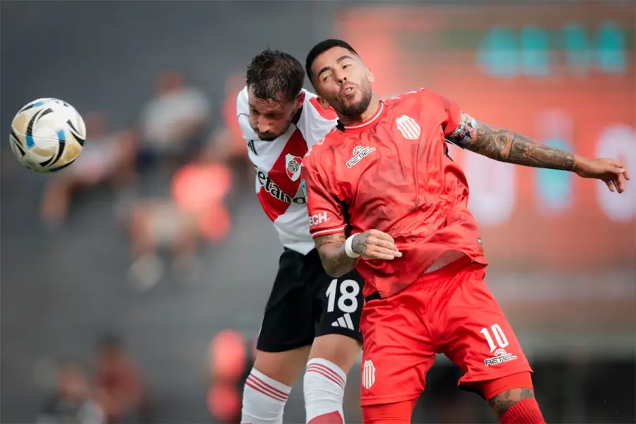 Barracas intenta anular el juego de River con mucha fricci&oacute;n (FotoBaires)