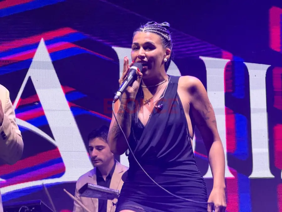 Gabi Isasi cerr&oacute; la primera noche de la Fiesta de la Playa