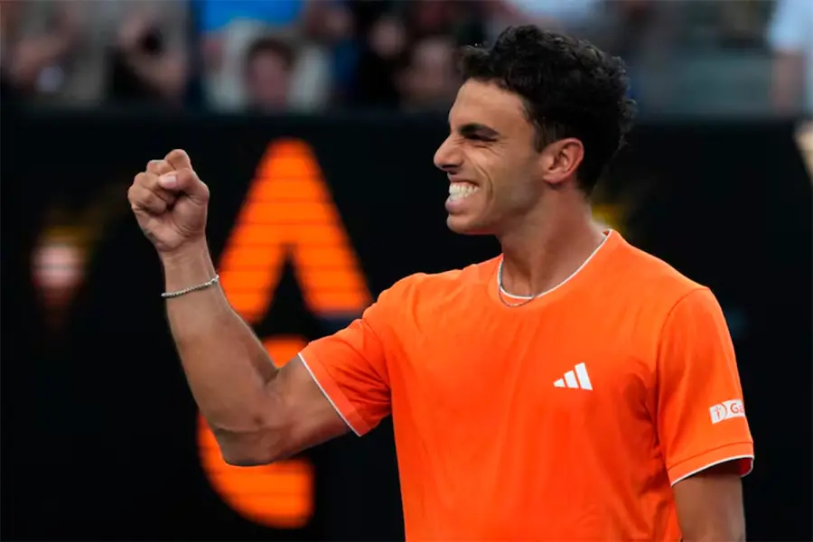 Cer&uacute;ndolo era el &uacute;nico argentino que segu&iacute;a en carrera en el Australian Open 2026.Dar Yasin - AP