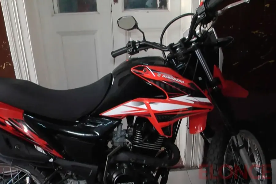 Moto comprada con el dinero robado. Foto: Elonce.