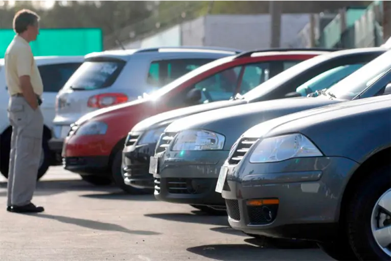 La venta de autos usados cayó casi 7% en mayo y profundiza la incertidumbre del sector