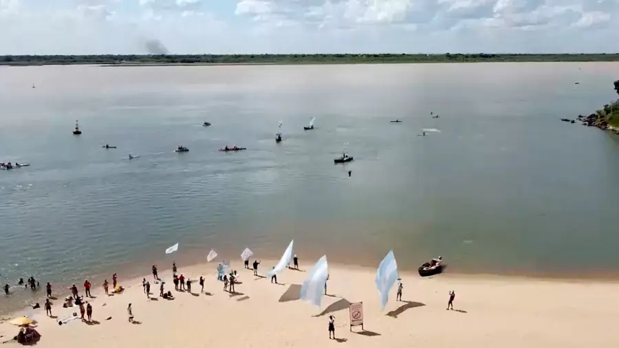 Traves&iacute;a en defensa del r&iacute;o Paran&aacute;