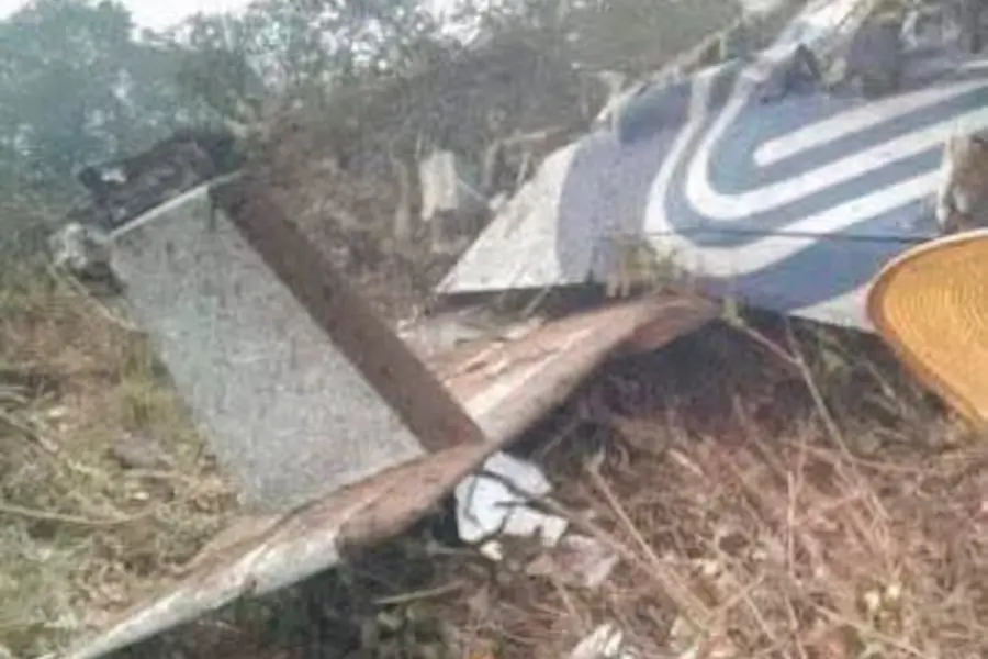 Otra imagen de c&oacute;mo qued&oacute; el avi&oacute;n, cerca de la frontera con Venezuela. Foto: Infobae.