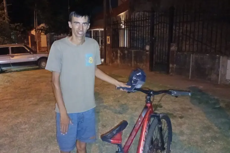 Gesto solidario: le donan bicicleta a canillita de Paraná tras robo