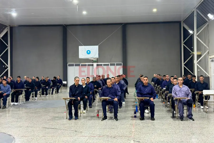 Nuevos aspirantes a la fuerza policial (foto Elonce)