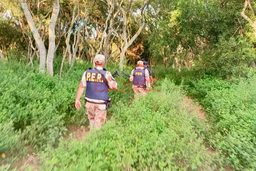 B&uacute;squeda del cuerpo de Luis &ldquo;Quique&rdquo; Ber&oacute;n (foto Gentileza Operaciones de la Jefatura Diamante)