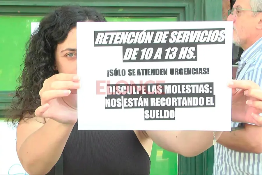 Retenci&oacute;n de servicios en Ministerio de Salud (foto Elonce)