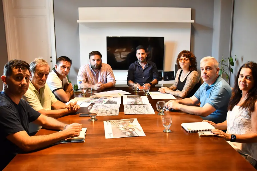 Reuni&oacute;n por la peatonal de Concordia.