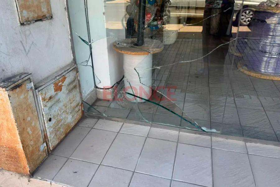 Robo en comercio en Paran&aacute;. Foto: Elonce.