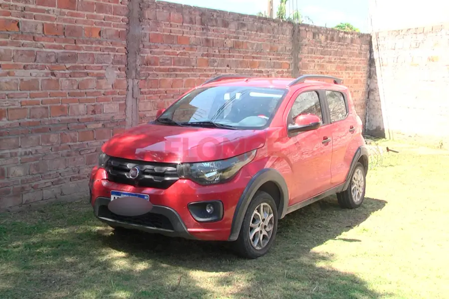 La camioneta en la que se trasladaban los ladrones (foto Elonce)