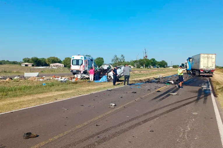 Tres muertos y un herido grave tras choque frontal en ruta 18 | Elonce.com