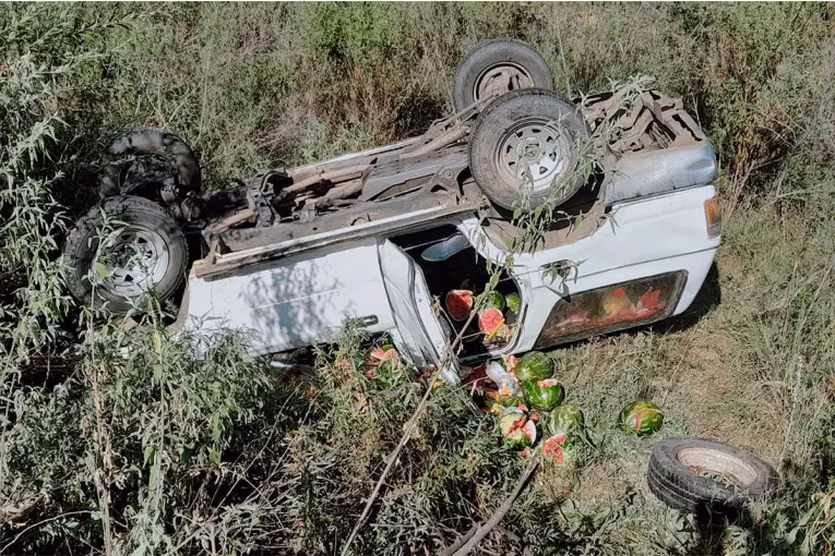 Se produjo un vuelco tras colisión entre dos vehículos en la Autovía Artigas