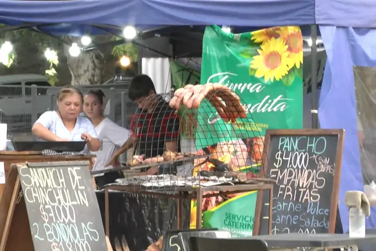 El Patio Gastronómico sigue convocando vecinos en la Costanera de Paraná