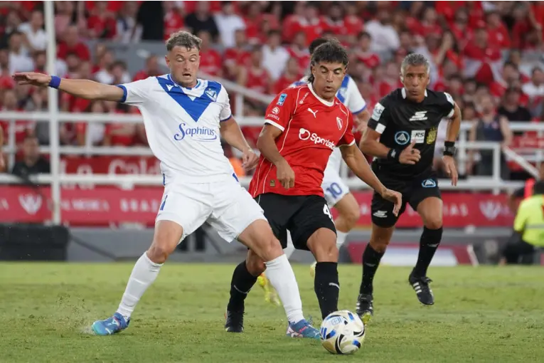 Independiente y Vélez empataron 1-1 en un partido vibrante del Apertura
