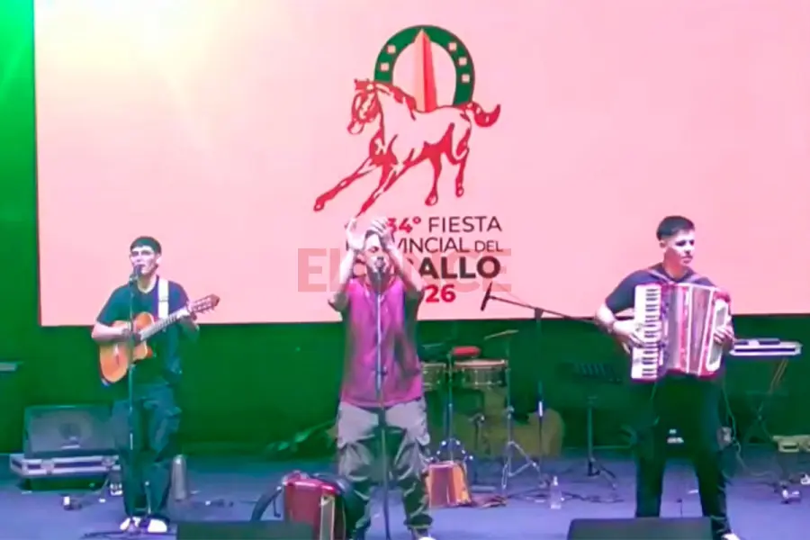 Corcho Gonz&aacute;lez y su conjunto en la &uacute;ltima noche de la 34&deg; Fiesta Provincial del Caballo