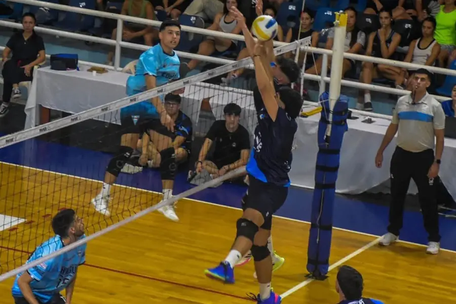 Echag&uuml;e vs. Rowing. Foto: AEC V&oacute;ley.