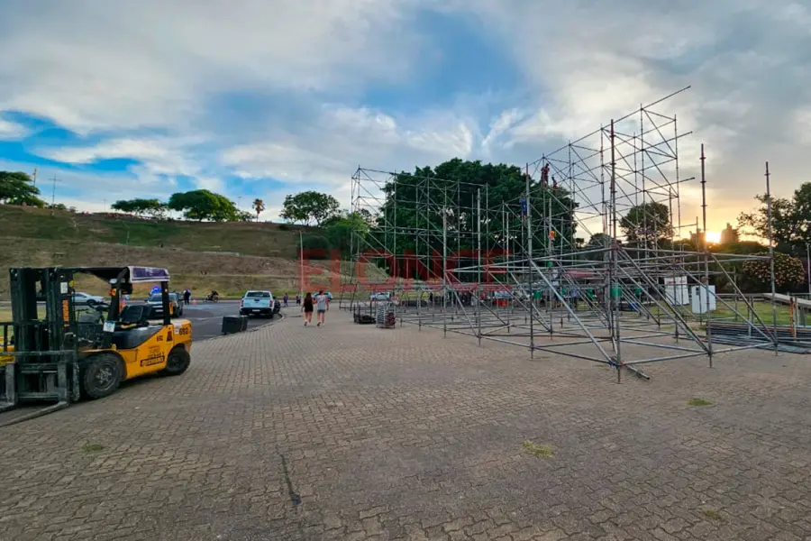 Escenario para la Fiesta Nacional del Mate (foto Elonce)