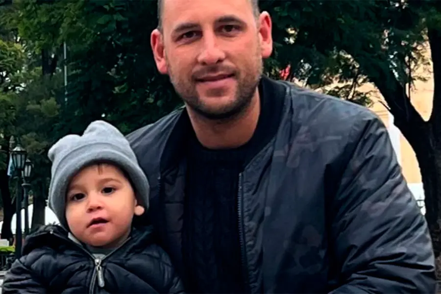 Iv&aacute;n Nicol&aacute;s Adamczuk, junto a su hijo Felipe