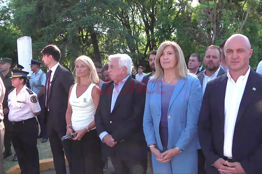 Acto por una fecha patria en Paran&aacute; (foto Elonce)