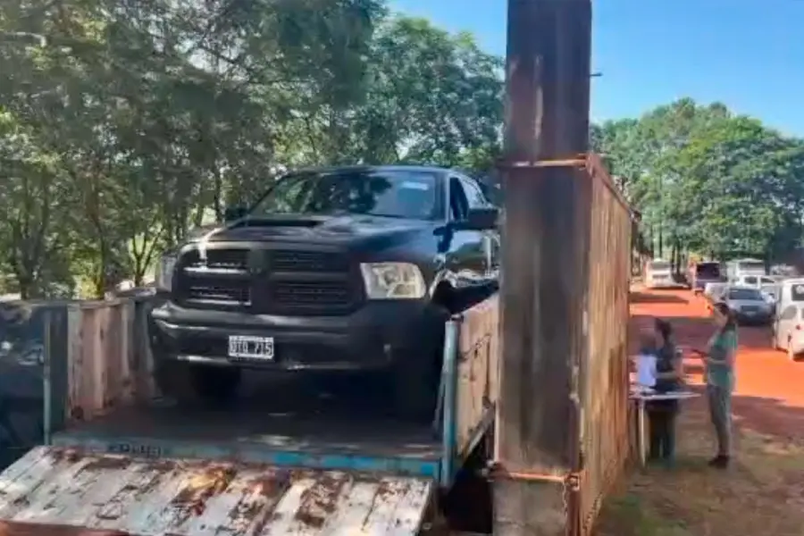 Veh&iacute;culos trasladados a Entre R&iacute;os desde Misiones.