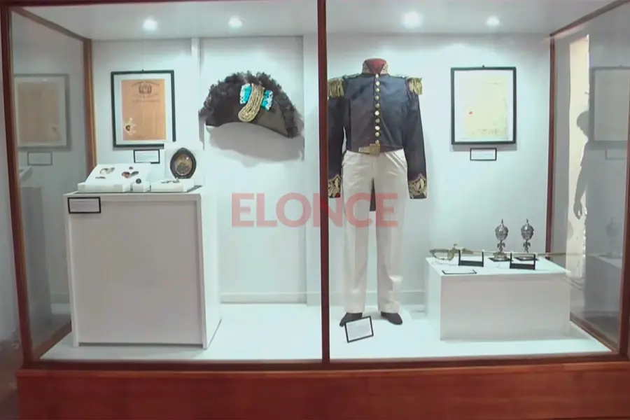 Indumentaria exhibida en el Palacio San Jos&eacute; correspondiente a Miguel Ger&oacute;nimo Galarcio. Foto: Captura de video.