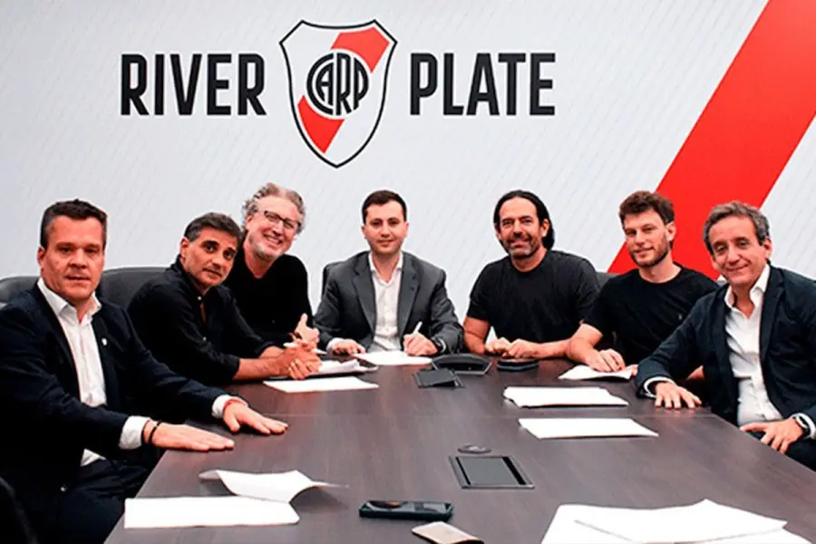 Firma del acuerdo de River con las empresas. Foto: Prensa CARP.
