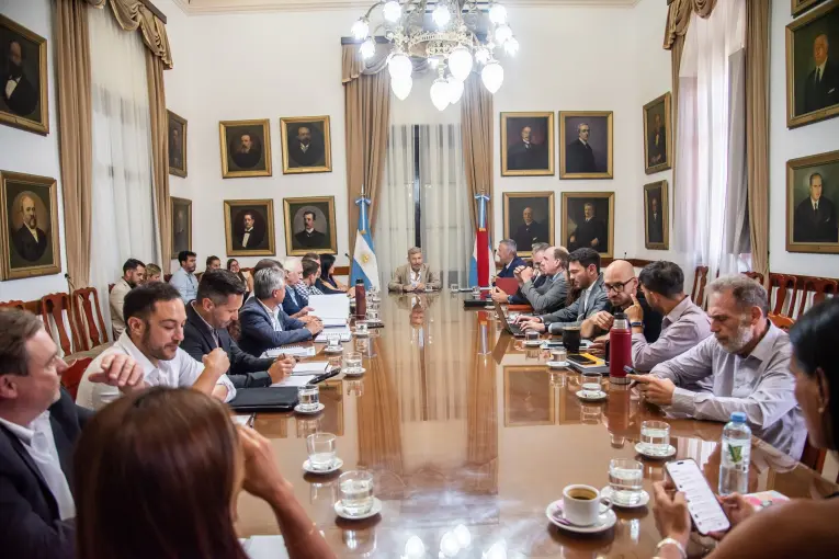 Agenda histórica, obras viales y salud mental, ejes de la reunión de gabinete