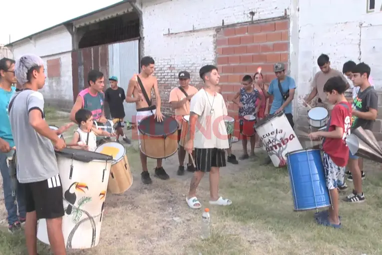 La batucada Camboriú ensayó en el barrio La Floresta
