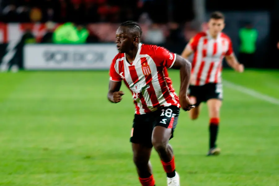 Edwuin Cetr&eacute; estar&iacute;a en los Planes de Boca.