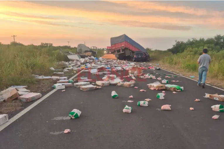 Fatal choque frontal sobre Ruta 6: Uno de los dos camiones invadió el carril contrario