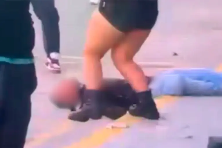 Mataron a un hombre de una patada a la salida de un boliche en Mar del Plata y quedó filmado