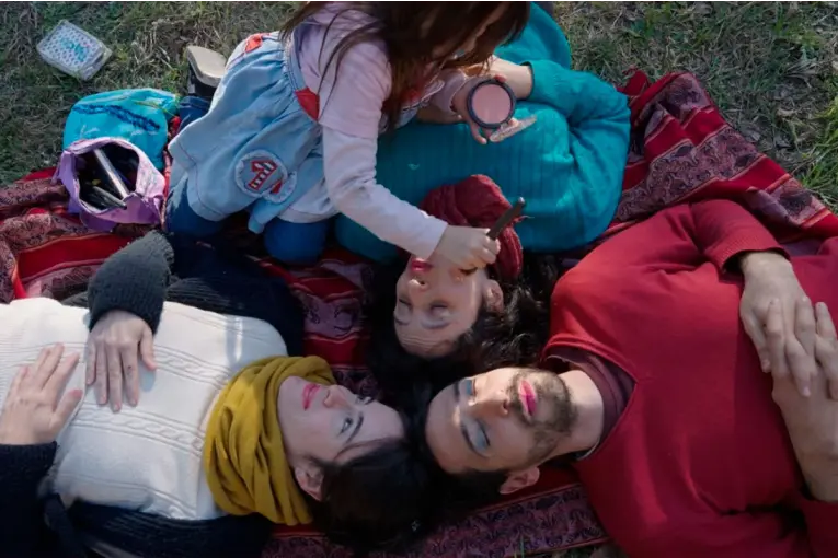 Cine Club Musidora estrena la película Los Abrazos, este miércoles en la sede de Barriletes