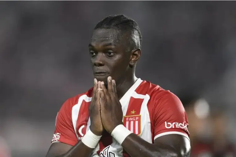 Se estancó el pase de Edwuin Cetré a Boca por revisión médica
