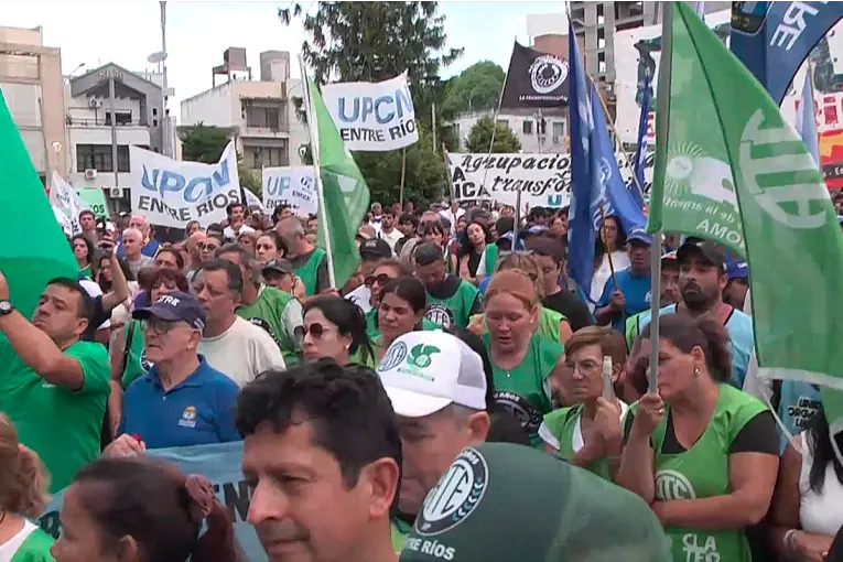 El Gobierno descontará el día a los estatales que se adhieran al paro nacional contra la reforma laboral