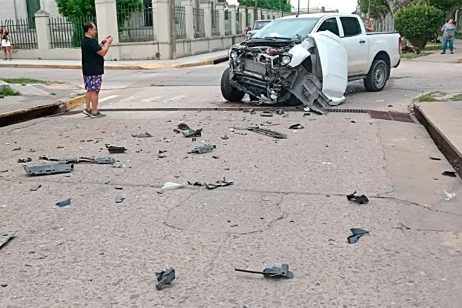Dos camionetas chocaron y una conductora intent&oacute; huir