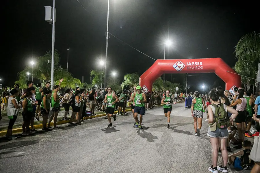 Carrera nocturna en Paran&aacute;.