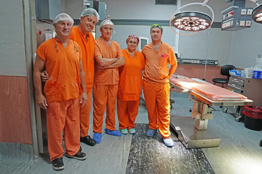 M&eacute;dicos que hicieron la operaci&oacute;n.