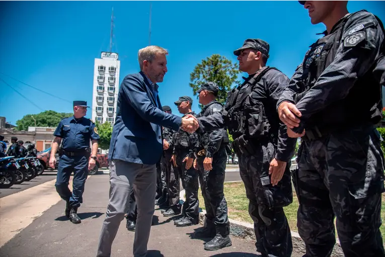 El Gobierno provincial dispuso mejora salarial para la Policía y el Servicio Penitenciario: el detalle