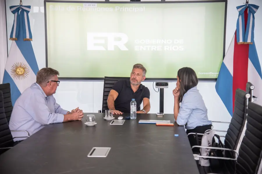 Reuni&oacute;n de Frigerio con intendenta de Alcaraz.