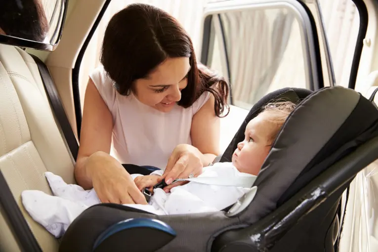 Recomiendan medidas clave para que los viajes en auto con niños sean más seguros