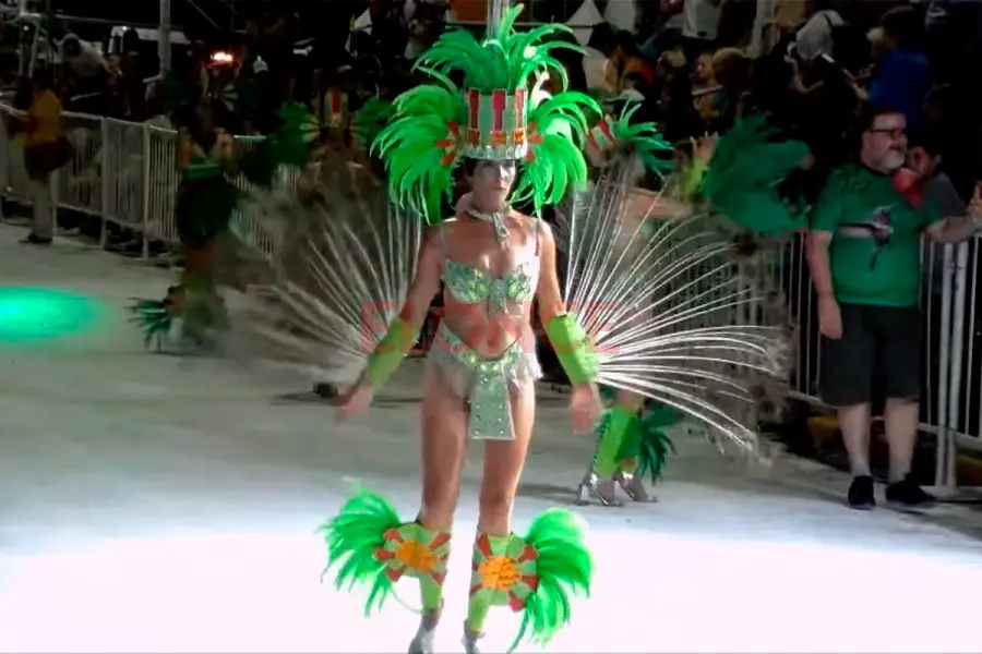 Colibr&iacute; en la segunda noche de carnaval