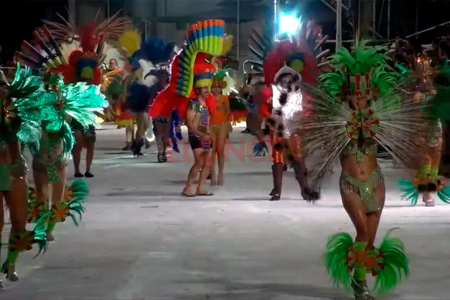 Colibr&iacute; en la segunda noche de carnaval