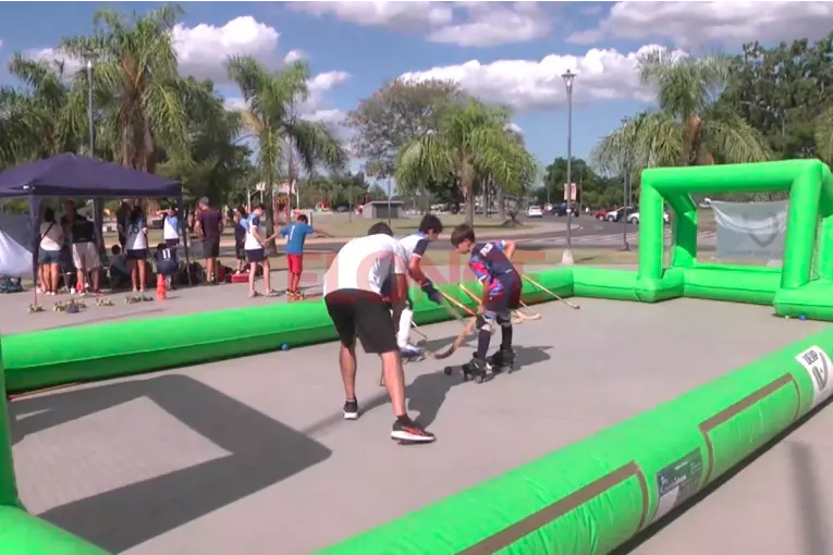 Rowing lanzó una iniciativa en la costanera para sumar chicos al hockey sobre patines
