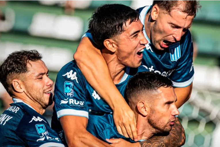 Racing venció 2-0 a Banfield y suma su segunda victoria consecutiva