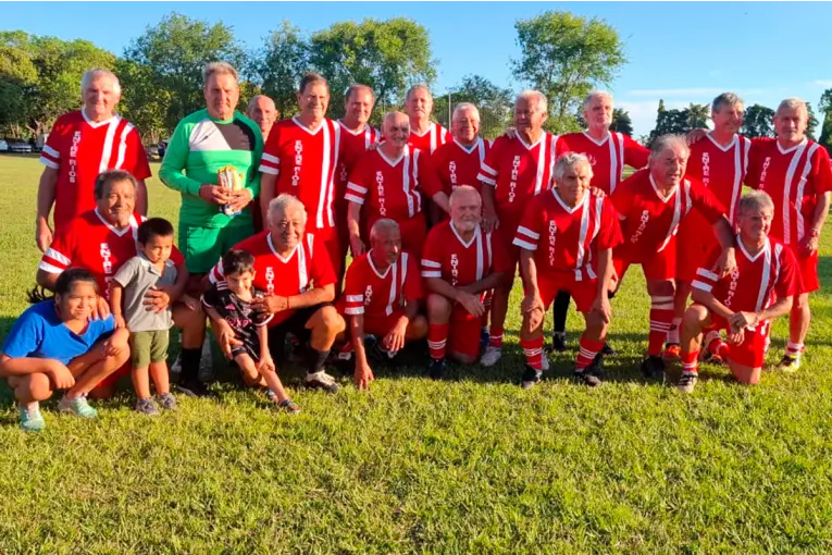 La edad no los detiene: fútbol, amistad y emoción después de los 70