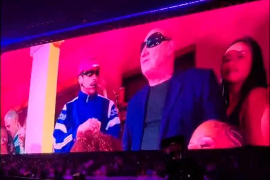 Callejero Fino y La Mosca en la casita de Bad Bunny en River. (Foto: TN)