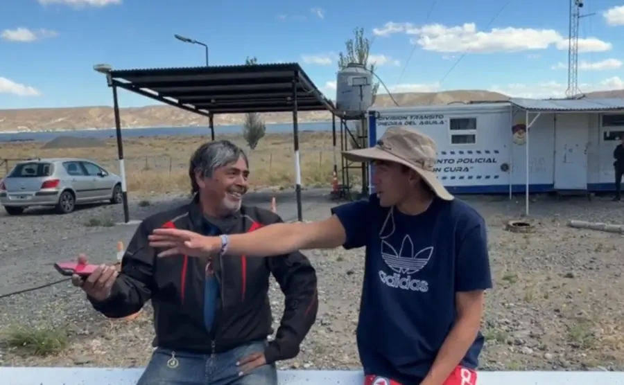 Marcos Giles viaj&oacute; desde CABA hasta Bariloche a dedo