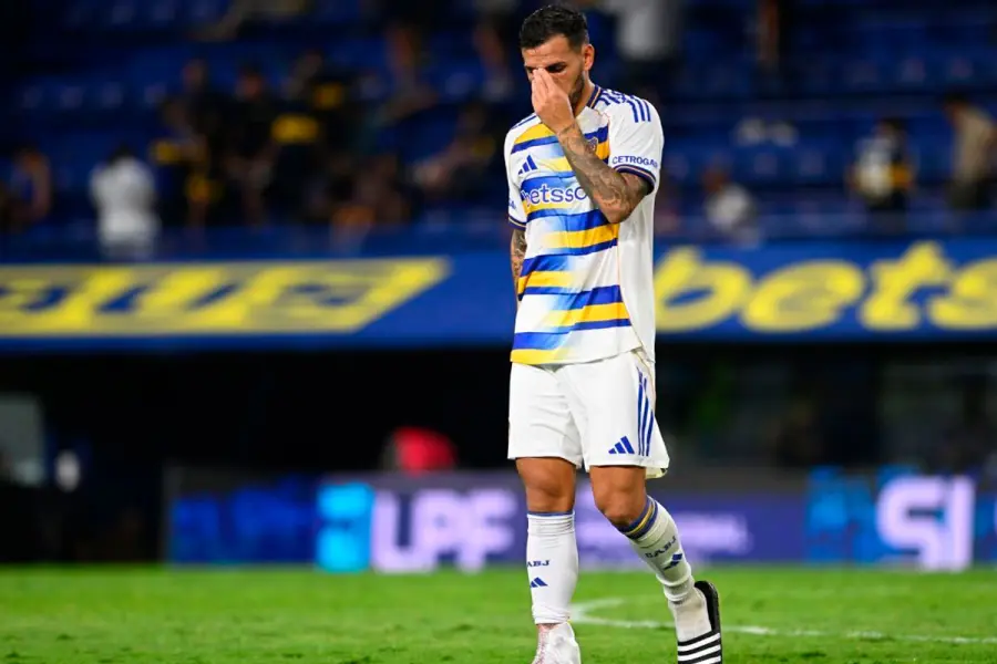 Leandro Paredes sali&oacute; lesionado.