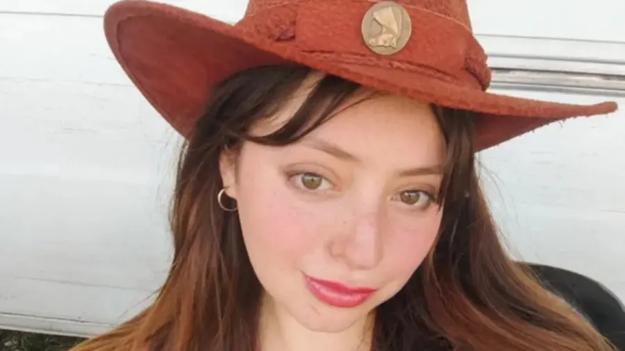 Sof&iacute;a Devries tiene 23 a&ntilde;os