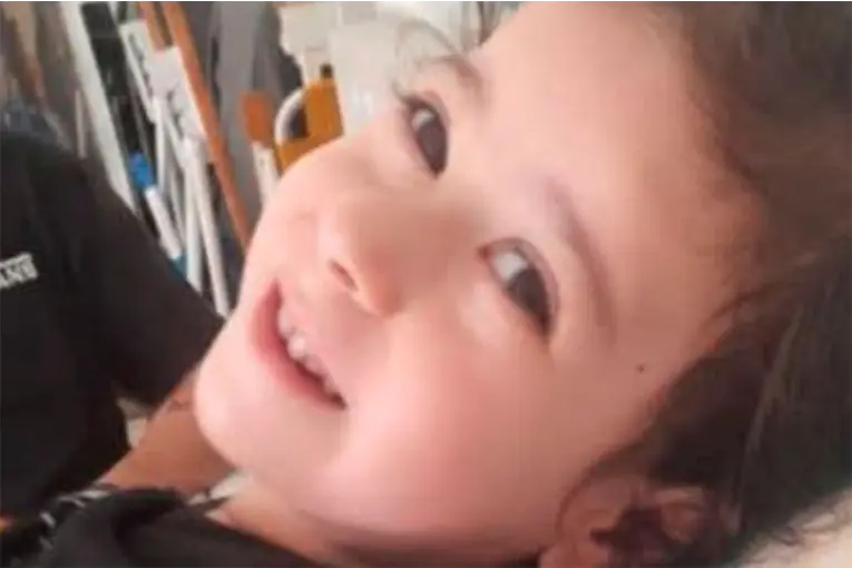 Extienden rifa solidaria para niña entrerriana con enfermedad rara: se sortea una moto